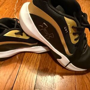 Under Armour basketball shoes size 8